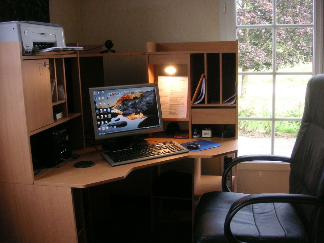 Meblujemy home office. Jakie meble biurowe wybrać do domu?