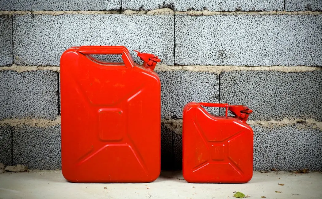 Porady dotyczące przechowywania paliw w domu: Co kupić, gdzie przechowywać i dlaczego