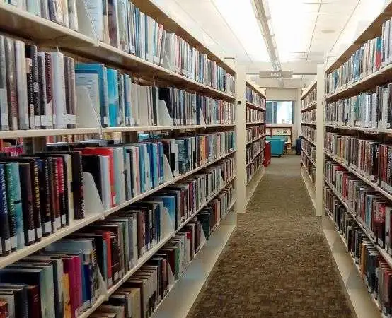 Mieszkańcy DPS malują i rzeźbią swój świat — wystawa w Galerii OCCiN