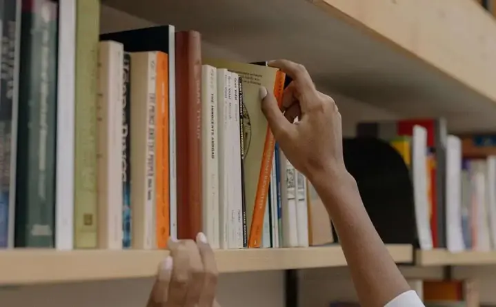 Poezja na żywo w Książnicy: konkurs "Kilka słów - doprawdy nic wielkiego