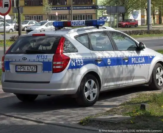 Policjantki z Torunia uczą dzieci bezpiecznej drogi do szkoły w Łysomicach