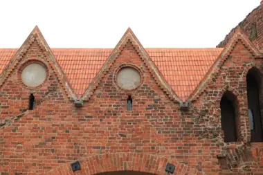 Awaria przy Gagarina odcięła wodę kilku blokom i podstawiono cysternę