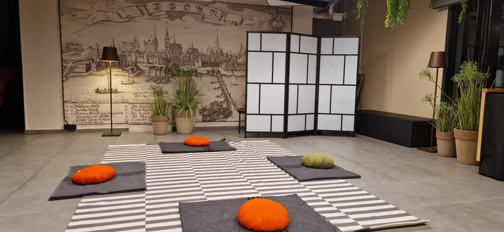 Grafika promocyjna wydarzenia Kurs uważności Toruń — 8-tygodniowy kurs MBCT na żywo