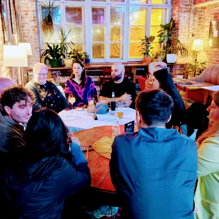 Grafika promocyjna wydarzenia Toruń Language Exchange — wieczorne spotkanie językowe w PERS