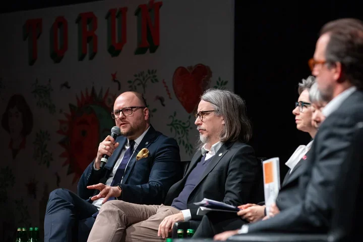 Zajezdnia przy Sienkiewicza ma szansę zamienić się w ISKRĘ – miasto i UMK rozpoczynają rozmowy