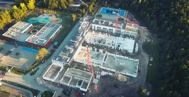 Cztery skrzydła nowej szkoły rosną na Jarze. Inwestycja kosztuje 46 mln zł