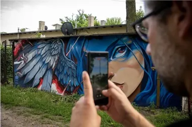 Murale schodzą na boczne ulice. Łopot ma z nich zrobić nowy symbol Torunia