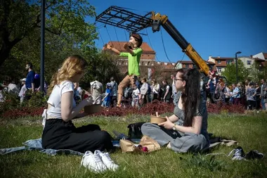 Toruńskie ulice w roli sceny. Festiwal ruszył z rozmachem