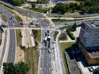 Na Kraszewskiego koniec z blokującym skrętem. Jest nowy pas i płynniejszy przejazd