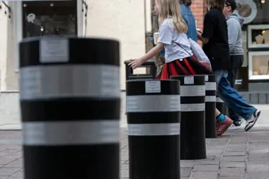 Rynek Staromiejski po miesiącu zmian. Strażnicy widzą wyraźny spadek interwencji