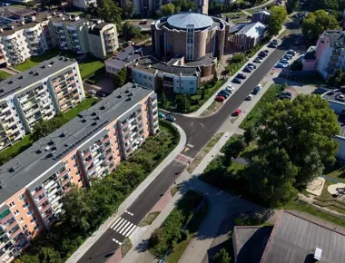 Ulica św. Faustyny w Toruniu ma nowy asfalt. Zmieniły się też chodniki