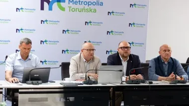 Osiem firm, niespójne rozkłady. Transport Metropolii Toruńskiej czeka na zmiany