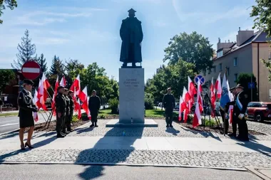 Dwa pomniki i jedna historia. Hołd dla żołnierzy w Toruniu