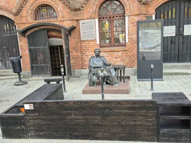 Parklety znów dają oddech toruńskiej starówce i czekają na rośliny