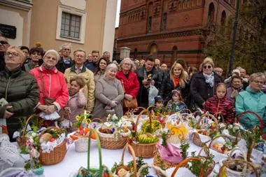 Toruń szykuje święcenie pokarmów w ludowym korowodzie i na motocyklach