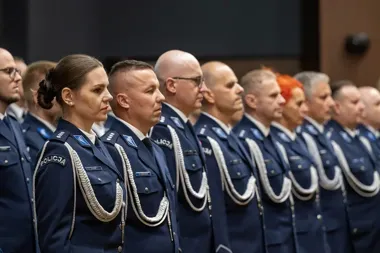 Święto Policji w Toruniu. Awanse, nagrody i mocny sygnał wsparcia