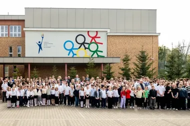 Mural olimpijski stał się nowym symbolem SP 35 w Toruniu