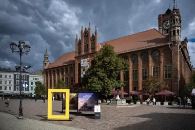 Na toruńskim rynku stanęła rama National Geographic. Zostało kilka dni