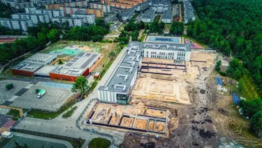 Cztery skrzydła nowej szkoły na Jarze już powstają. Jest termin