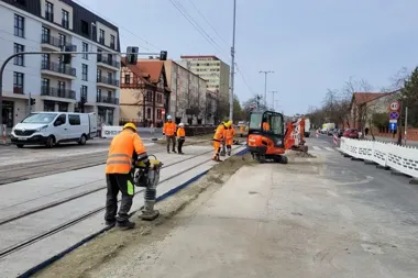 Na dwóch toruńskich ulicach trwa wielka przebudowa torowisk i przystanków