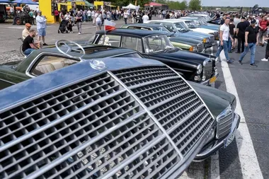 Mercedesy i zabytkowe perełki w Toruniu. Zlot ma skalę jubileuszu