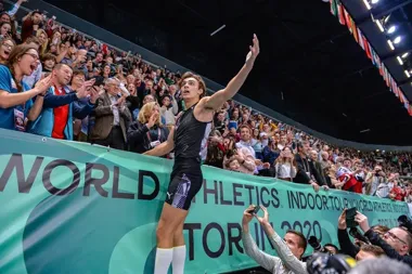 Armand Duplantis wraca do Polski – Toruń przypomina pierwszy rekord świata