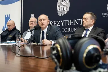 Na Wszystkich Świętych autobusy i tramwaje będą darmowe. Zmiany przy cmentarzach