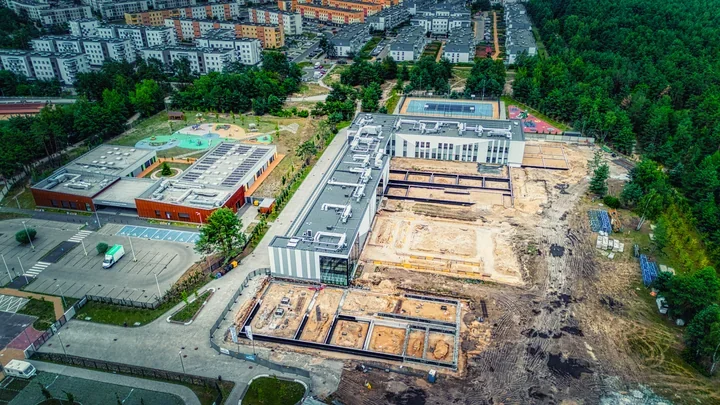 Cztery skrzydła nowej szkoły na Jarze już powstają. Jest termin