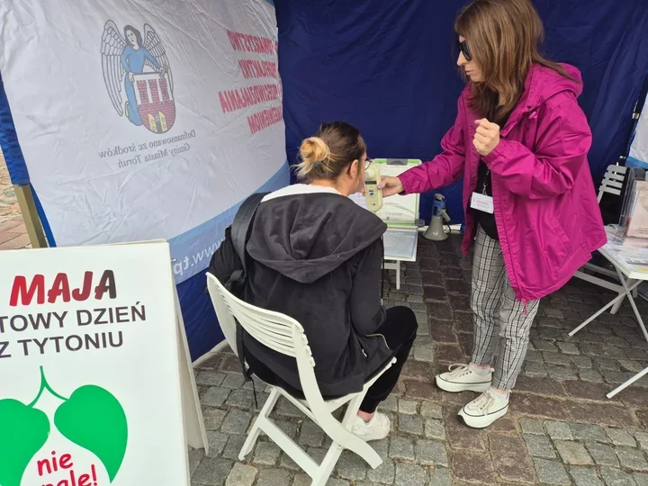 Profilaktyka nikotynowa na Rynku Nowomiejskim. W centrum uwagi e-papierosy
