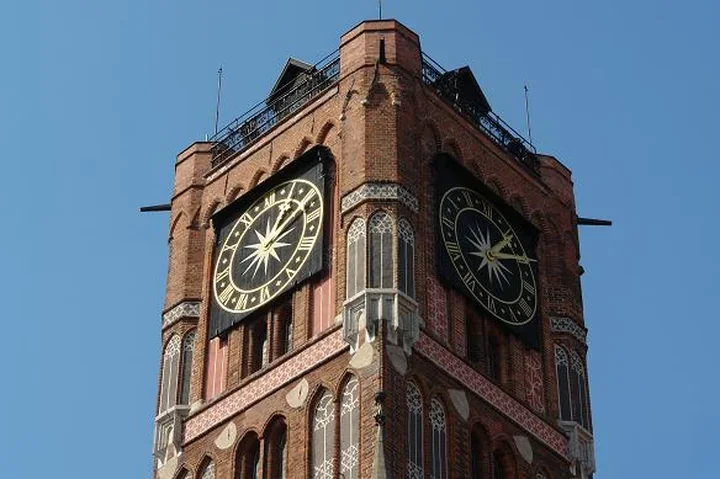 Toruń z góry 31 października - wieża zaprasza na panoramę miasta