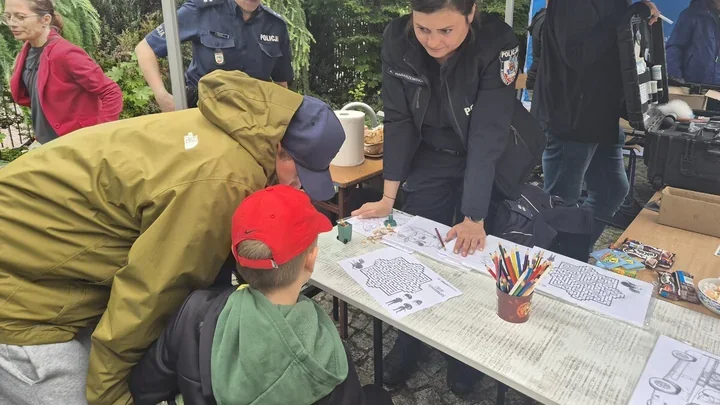 Policjanci w Toruniu pokazali dzieciom kulisy pracy i śladów na miejscu zdarzenia