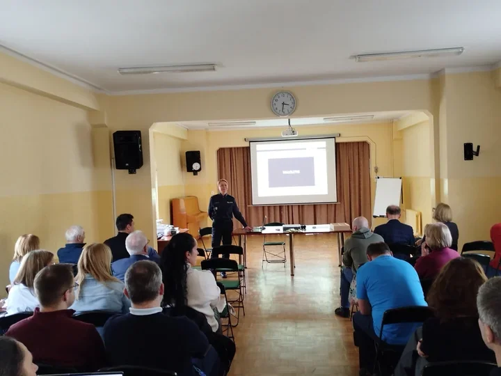 Nauczyciele z II LO przeszkoleni przez policję - demoralizacja młodzieży w centrum uwagi