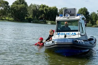 Policyjni wodniacy i strażacy patrolowali akweny w Toruniu