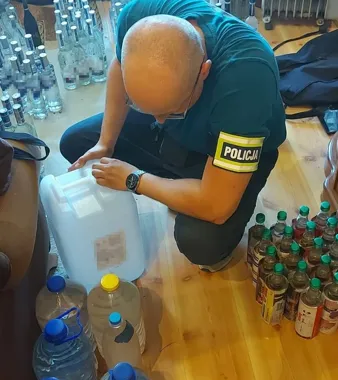 Mieszkanie w Toruniu skrywało kontrabandę - 62 kg tytoniu i tysiące papierosów