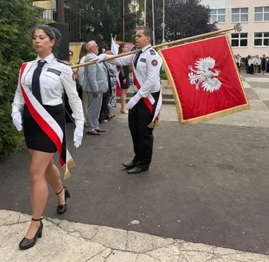 Mundurowa inauguracja roku szkolnego w toruńskim liceum