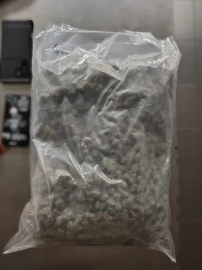 Uciekał z torbą na Rubinkowie. W środku były ponad dwa kilogramy substancji