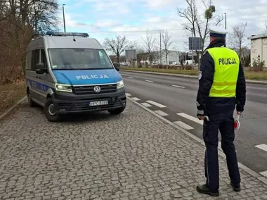 Jesień na drodze nie wybacza błędów - policja ostrzega kierowców