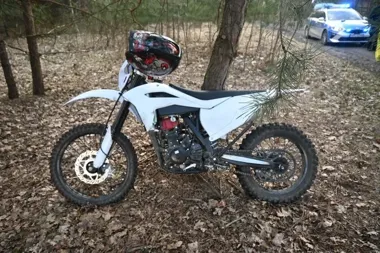 Motocykl bez rejestracji, kierowca bez prawa jazdy i z prawie dwoma promilami
