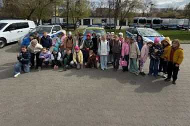 Pierwszaki z Torunia zobaczyły komisariat od środka - ten widok zapadnie im w pamięć