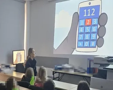 Przedszkolaki odwiedziły komisariat na Rubinkowie - radiowóz, film i lekcja bezpieczeństwa