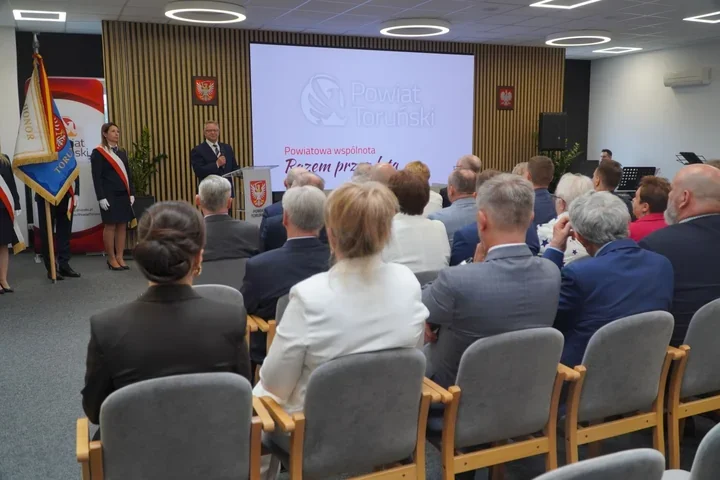 W Toruniu doceniono ludzi tworzących powiat przez lata