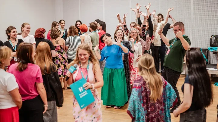 Warsztaty teatralne „Łączy nas (Młody) Teatr” – integracja i ćwiczenia dla początkujących i grup